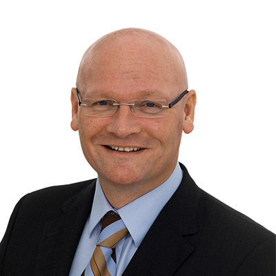 gerald brandstetter im anzug und krawatte